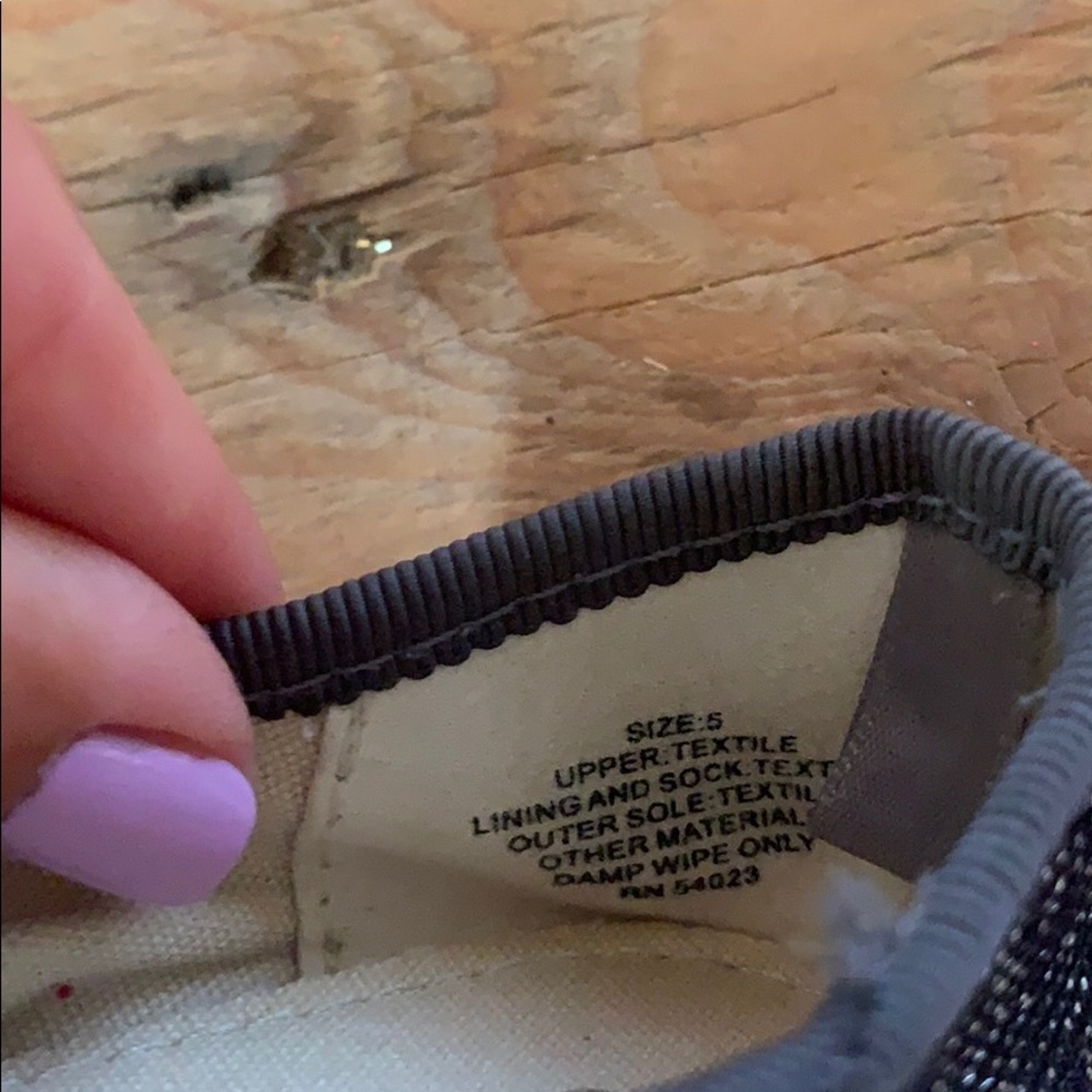 Gap shoes - Picture 3 of 3